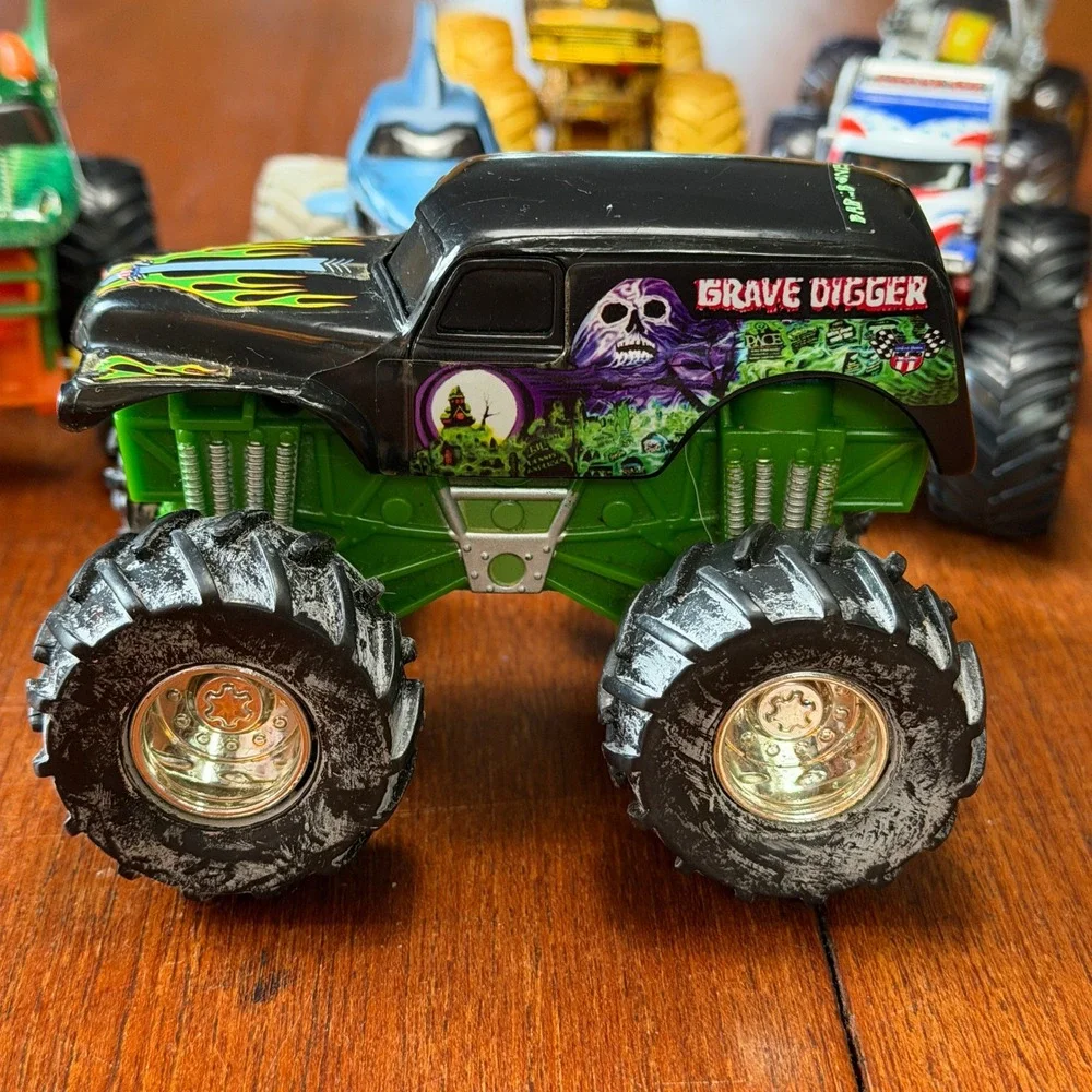 Hot Wheels Monster Jam Truck Lot Grave Digger Bigfoot Max-D El Toro Loco 9pc